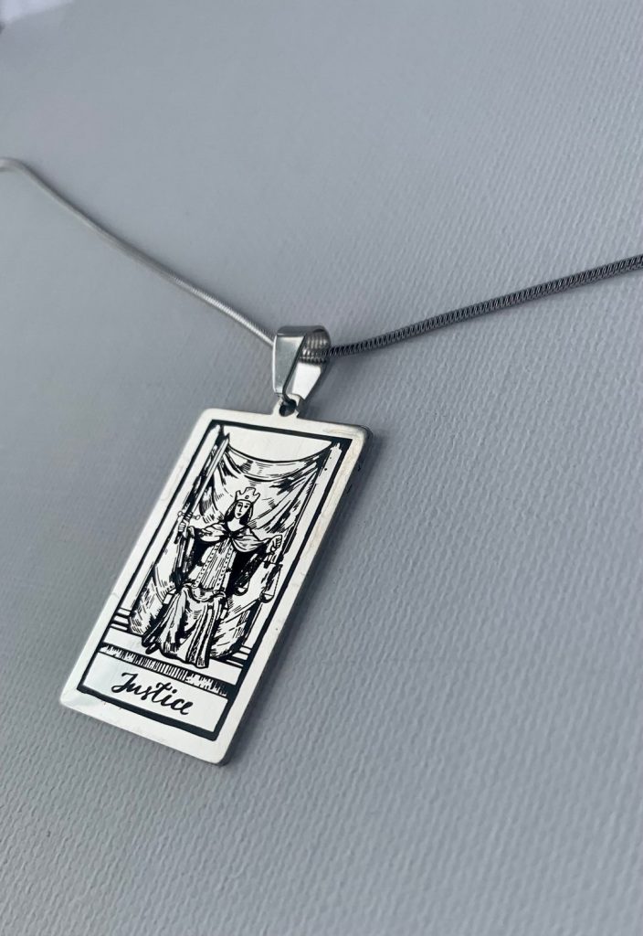 Jeu de tarot en acier inoxydable : tendance 2026